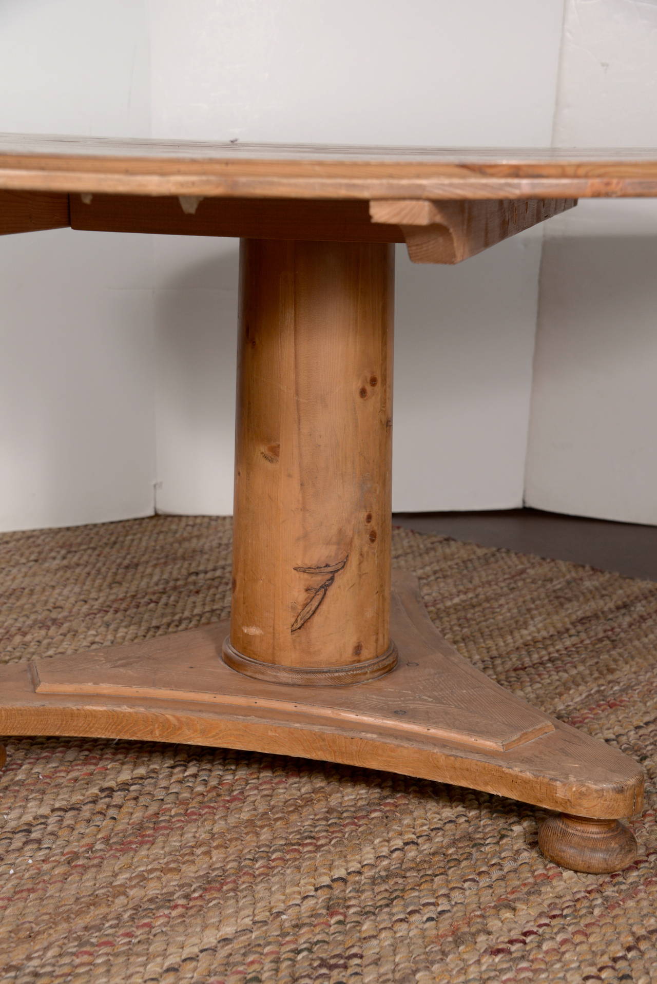20th Century Pine Pedestal Design Dining Table
