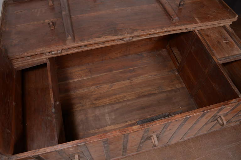 Antique Elm Storage Trunk In Good Condition In Dallas, TX