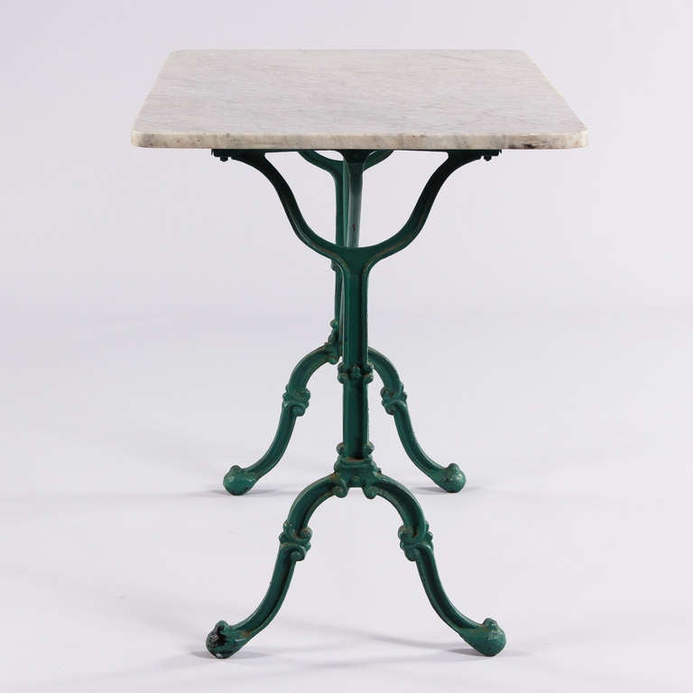 Table bistrot italienne du milieu du siècle