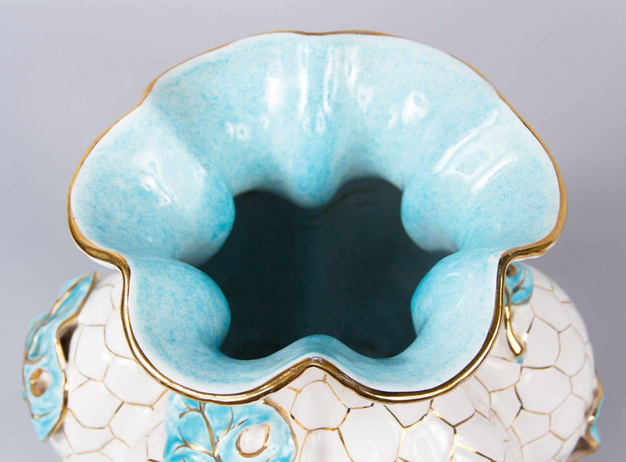 1950s Italian White and Aqua Blue Ceramic Vase by Deruta In Excellent Condition In Austin, TX