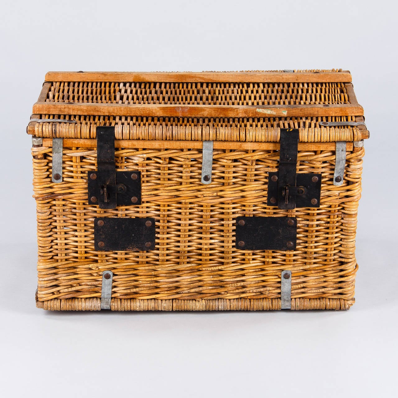 Country 1920s French Wicker Travel Trunk