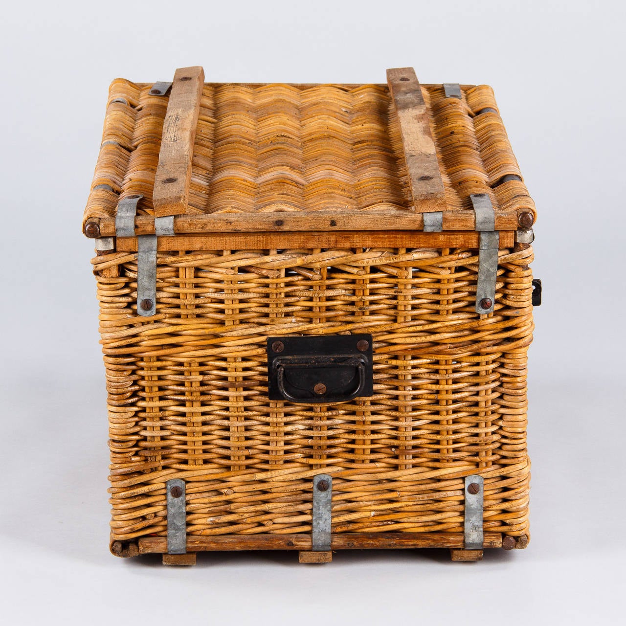 1920s French Wicker Travel Trunk 2