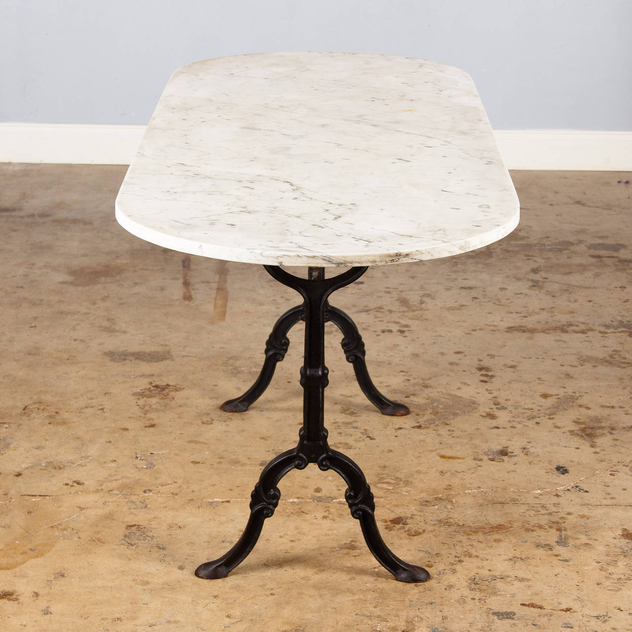 French Bistro Table with Oval White Marble Top, 1920s In Distressed Condition In Austin, TX