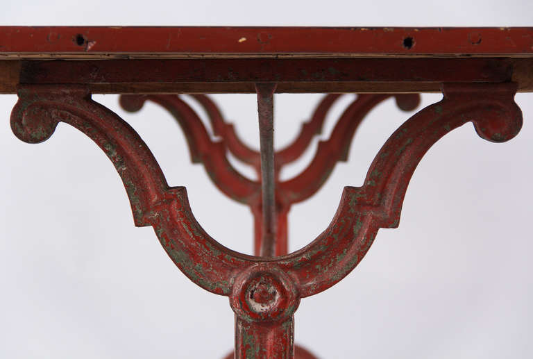French Red and Black Bistro Restaurant Table, 1920s In Good Condition In Austin, TX