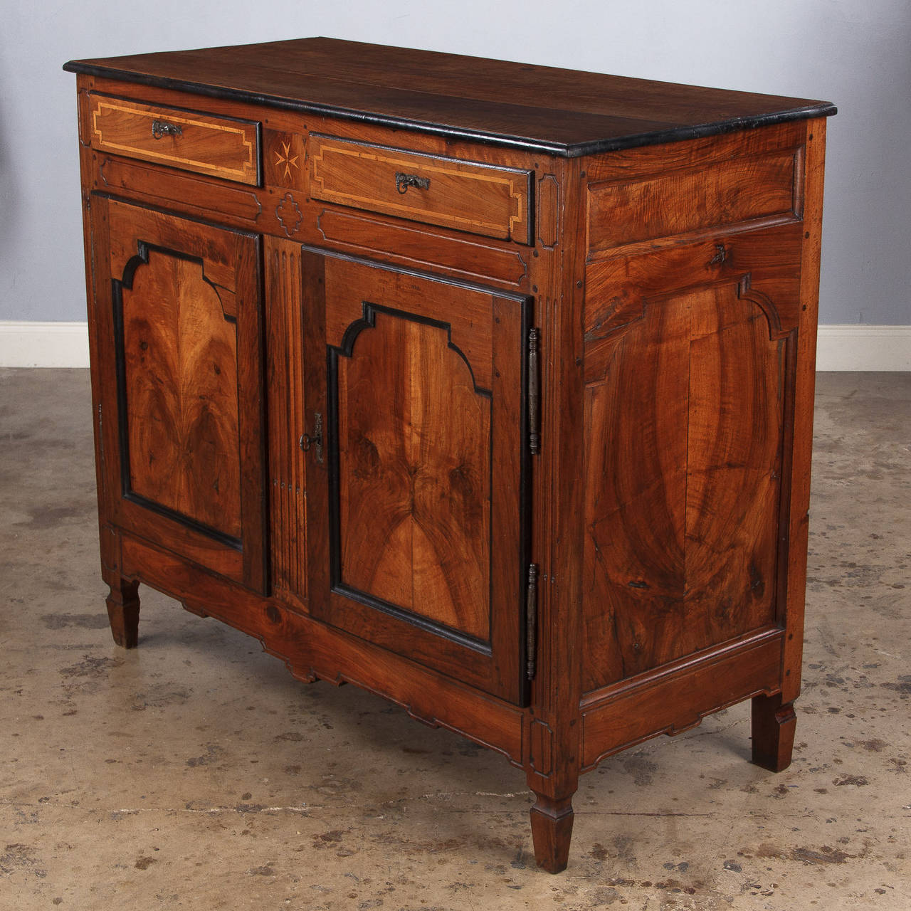 Buffet en noyer de style Napoléon III, France, années 1870