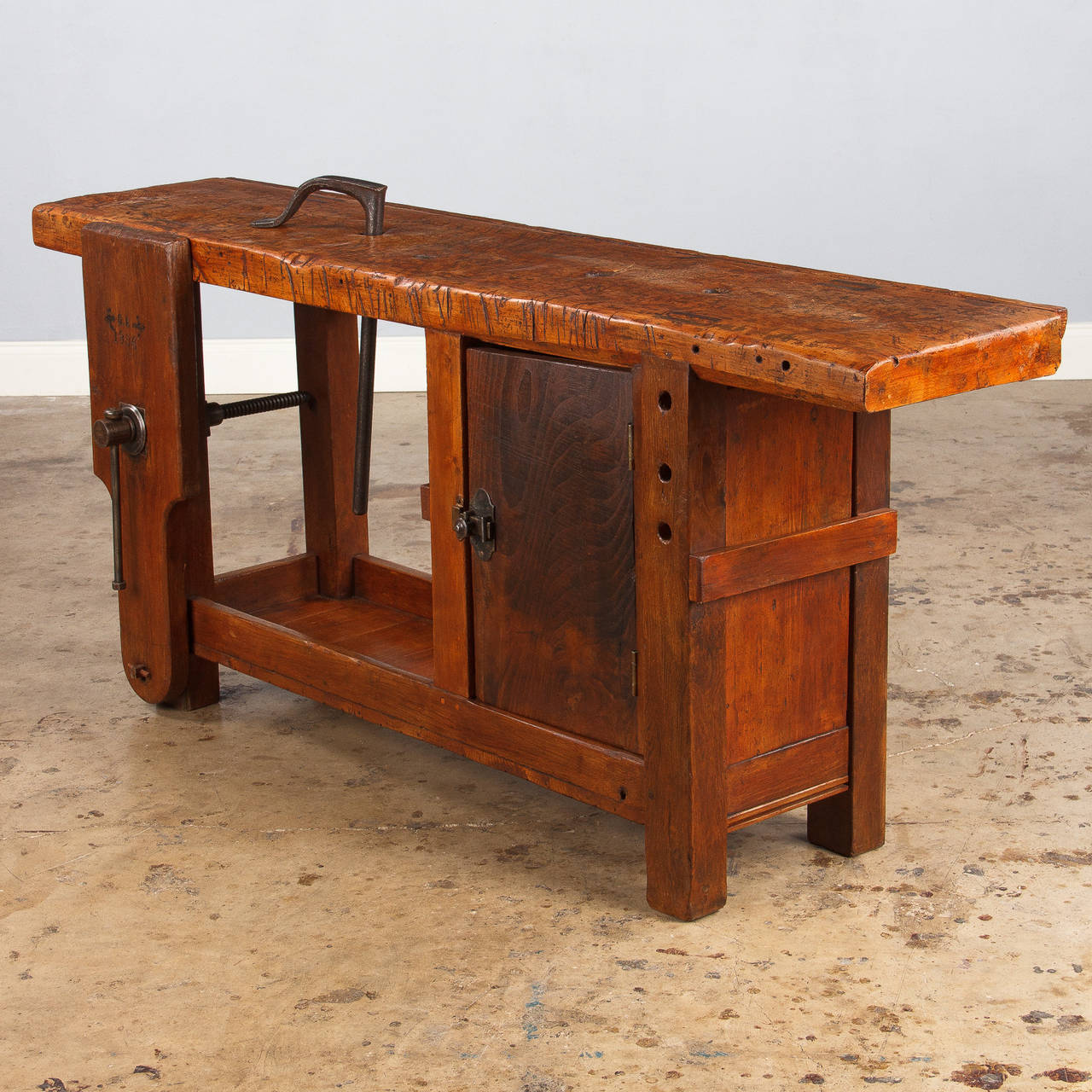 French Industrial Elm Carpenter's Workbench, Dated 1906 In Good Condition In Austin, TX