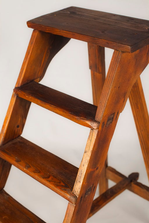 Country French Step Ladder In Good Condition In Austin, TX
