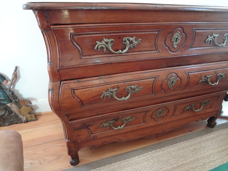 Francese Commode francese Luigi XV del XVIII secolo in vendita