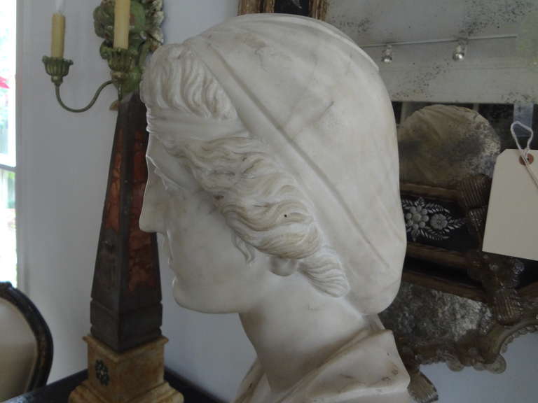 17th Century Italian Carrara Marble Bust of Classical Roman For Sale 2