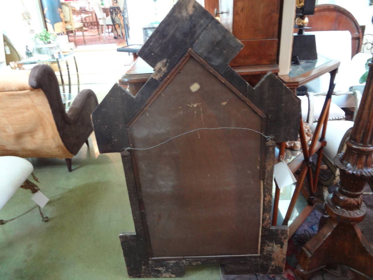 Miroir italien ancien de style néoclassique en bois doré avec pièces en miroir encastrées en vente 2