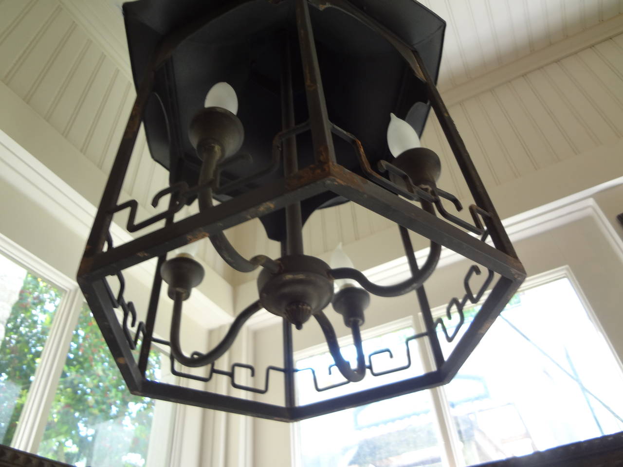 Pair of Pagoda Shape Iron Lanterns In Excellent Condition In Houston, TX
