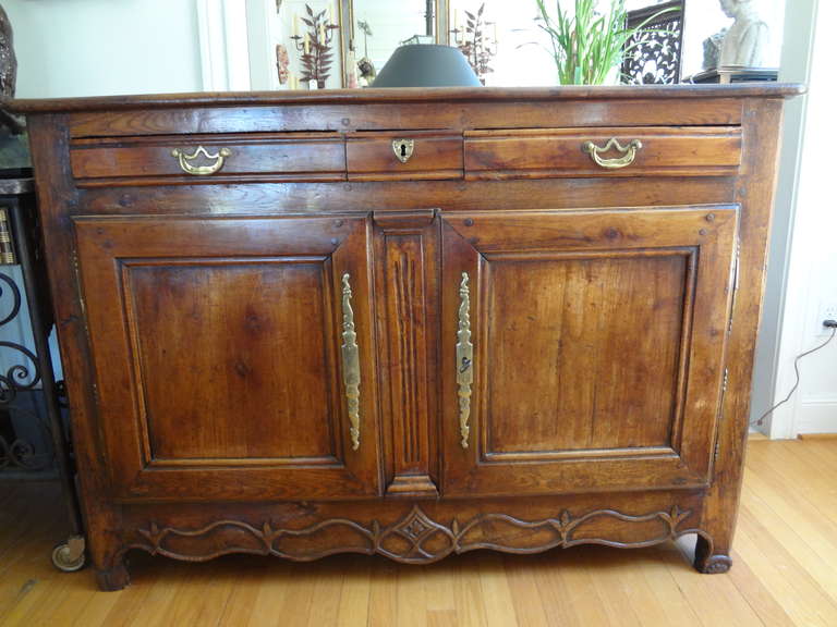 18th Century French Louis XIV Walnut Buffet In Good Condition In Houston, TX
