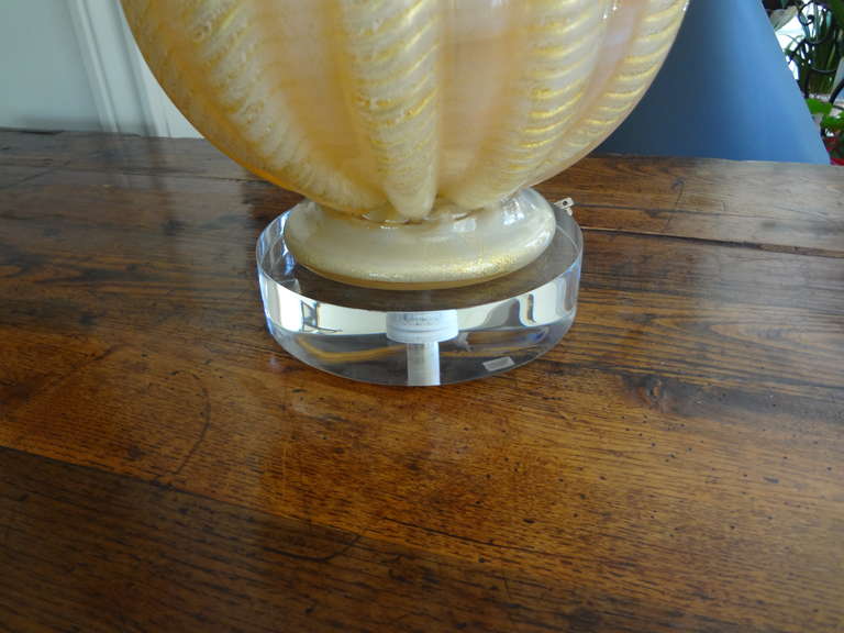 Large Gold Murano Glass Lamp by Barovier In Good Condition For Sale In Houston, TX