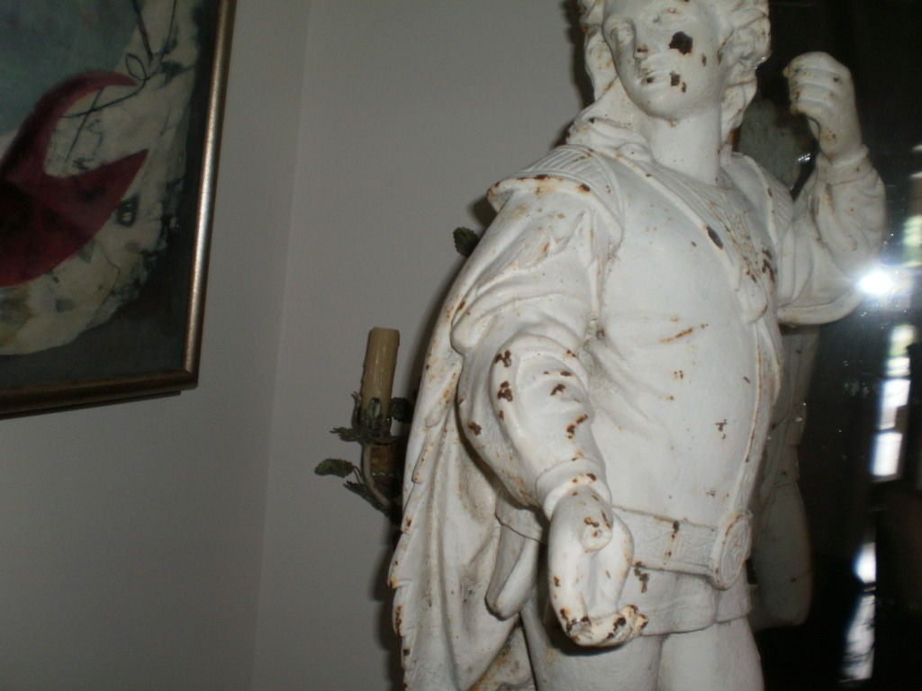 Antike Gartenstatue eines Cavaliers aus Gusseisen im Zustand „Gut“ in Houston, TX