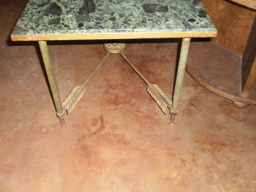 French Maison Jansen Neoclassical Style Gilt Iron Arrow Cocktail Table im Zustand „Gut“ in Houston, TX