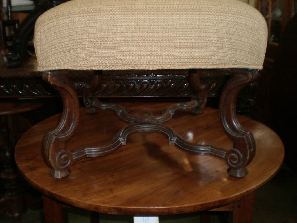 19th Century French Louis XIV Style Walnut Ottoman In Excellent Condition In Houston, TX