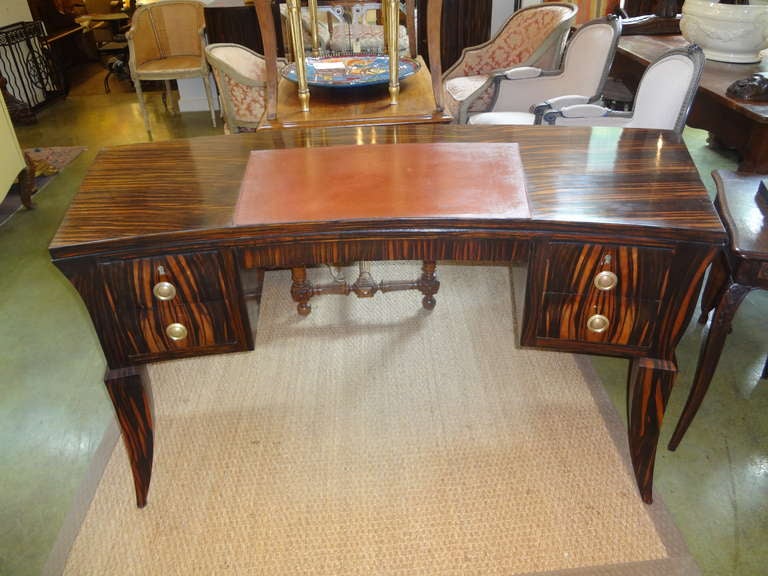 Unusually shaped period French Art Deco executive desk with inset leather, bronze hardware and four drawers. This stunning Art Deco desk is inspired by the work of Émile-Jacques Ruhlmann and dates to 1925.


 