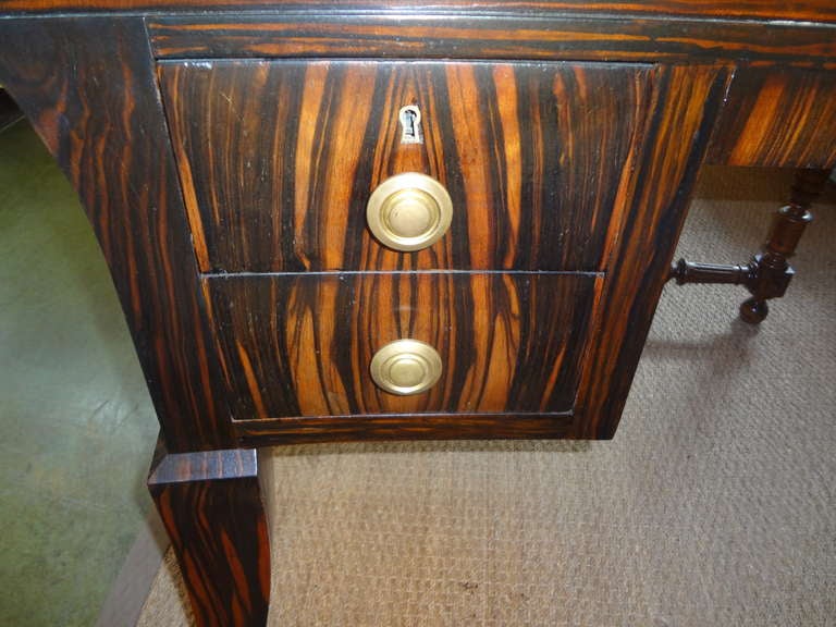Mid-20th Century French Art Deco Desk in Macassar Inspired by Émile-Jacques Ruhlmann