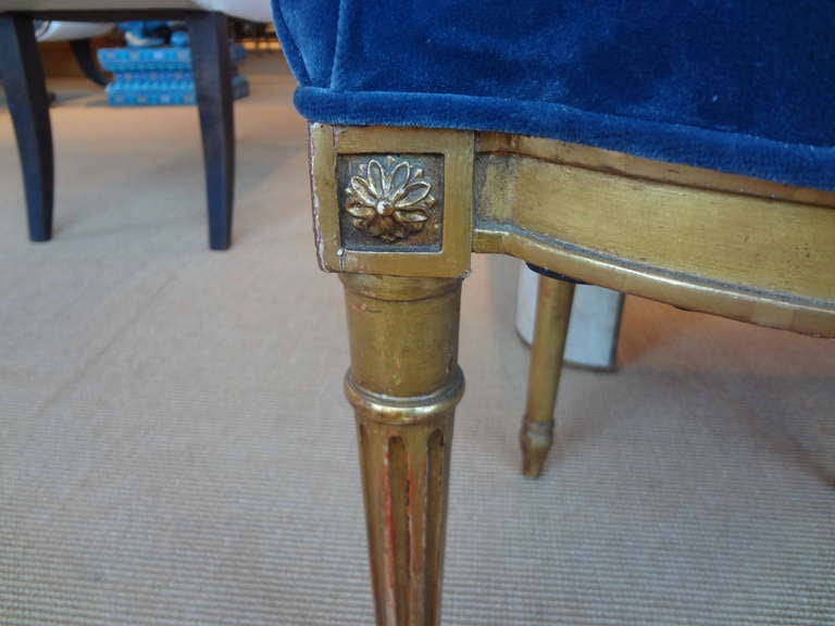 Stylish Pair of French Louis XVI Style Gilt Wood Chairs In Good Condition In Houston, TX