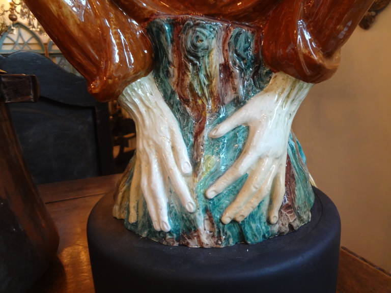 Detailed Hollywood Regency Italian Majolica Monkey Lamp In Excellent Condition In Houston, TX