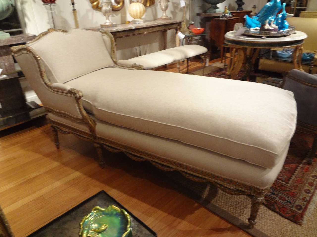 Italian Louis XVI Style Gilt Chaise Longue Newly Upholstered In Belgian Linen