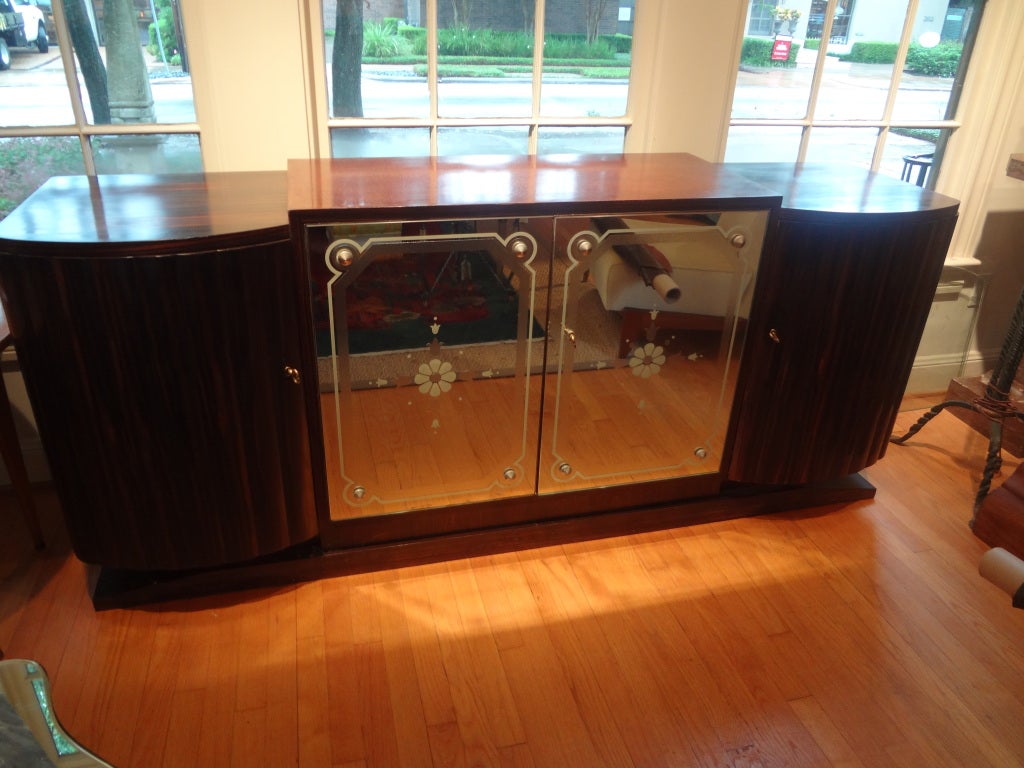 Art Déco Credenza francese Art Deco con ante a specchio di Jules Leleu in vendita