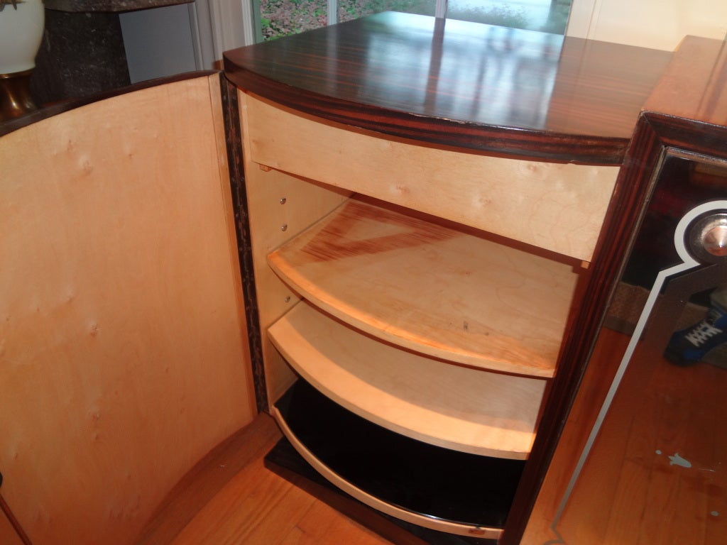 Credenza francese Art Deco con ante a specchio di Jules Leleu In condizioni buone in vendita a Houston, TX