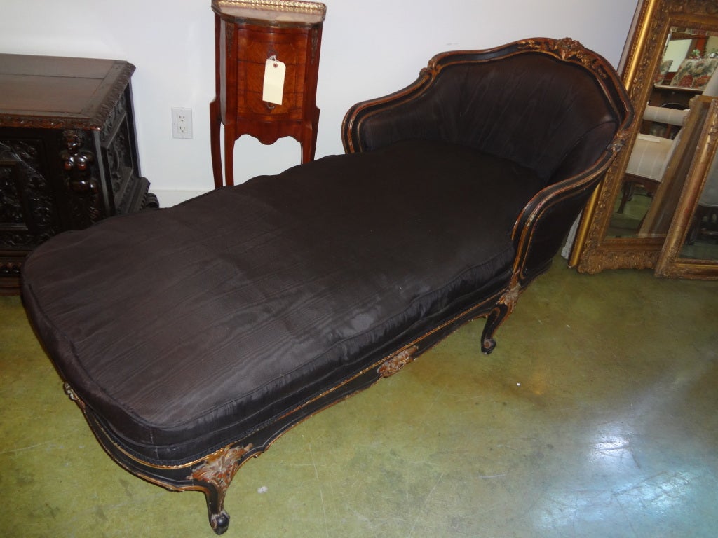 Chic French Louis XV style painted and parcel-gilt chaise longue from the 19th century. Needs New Upholstery.

 