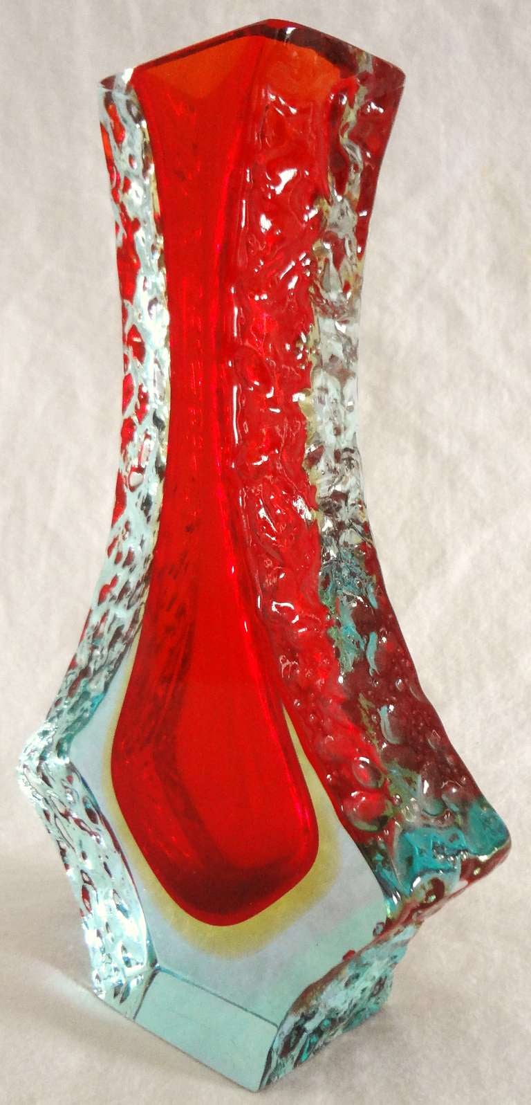 Tall 1960s Mandruzzato Italian Murano Art Glass Vase In Excellent Condition For Sale In Washington, DC