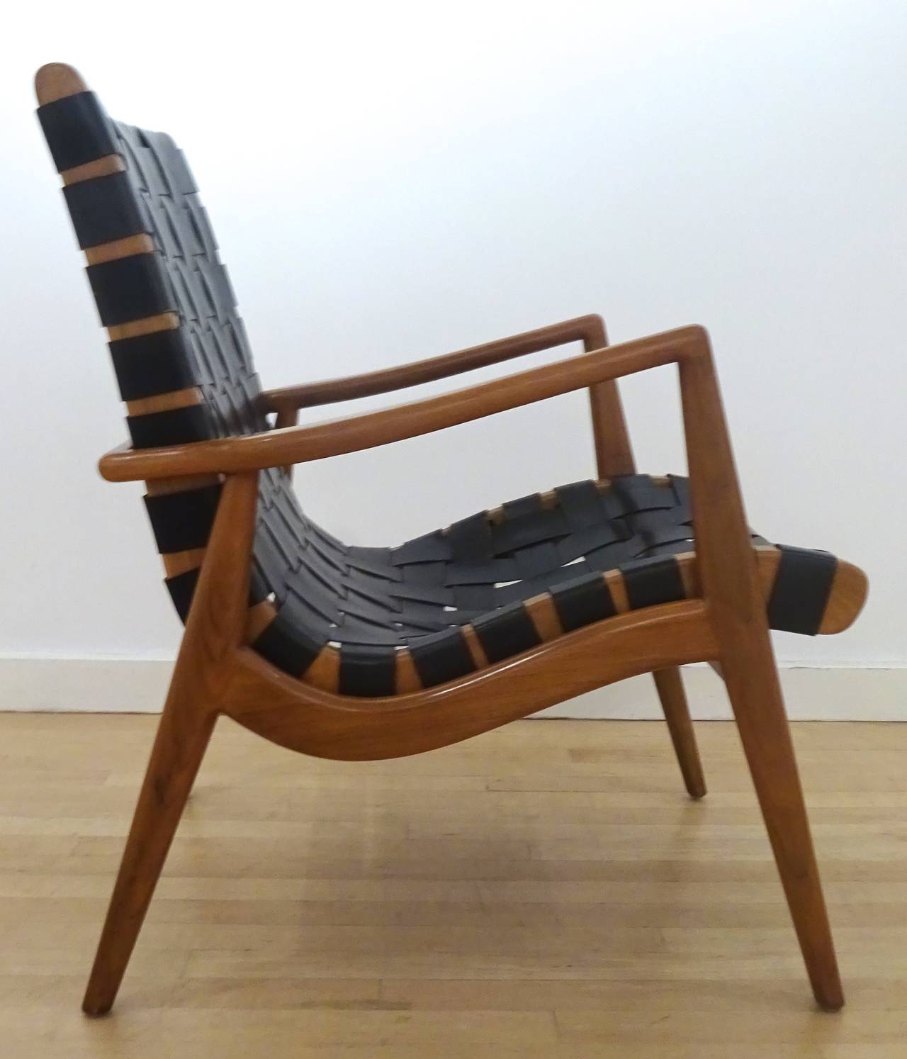 Mid-20th Century Sculptural Pair of 1950s Mel Smilow Walnut and Leather Lounge Chairs For Sale