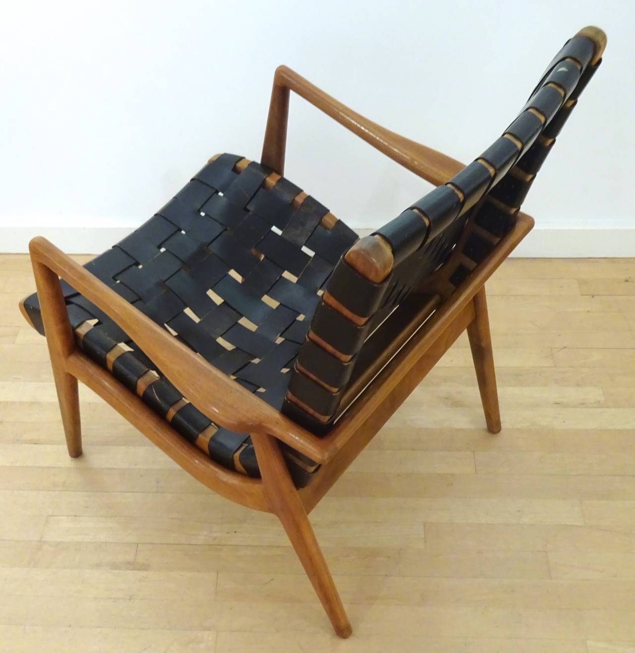 Sculptural Pair of 1950s Mel Smilow Walnut and Leather Lounge Chairs In Excellent Condition For Sale In Washington, DC