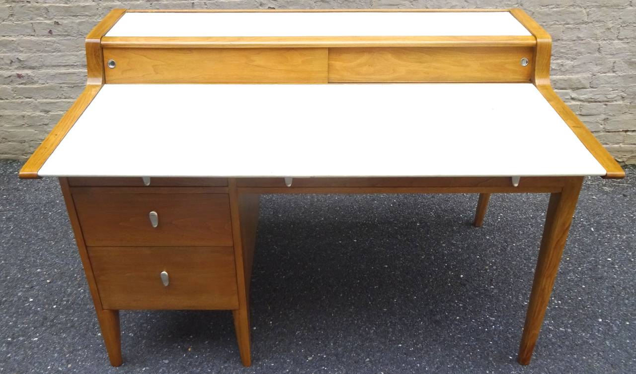 Sculptural 1950s American Modernist Bleached Walnut Desk For Sale 2