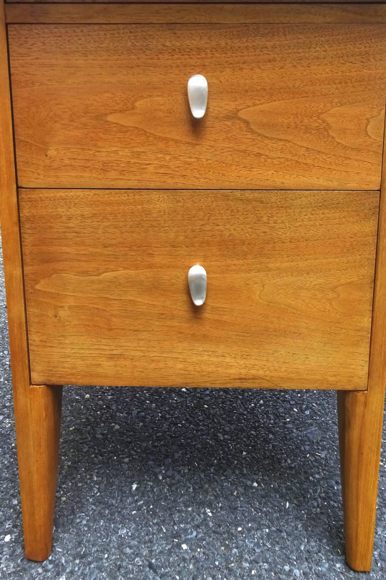 Sculptural 1950s American Modernist Bleached Walnut Desk For Sale 4