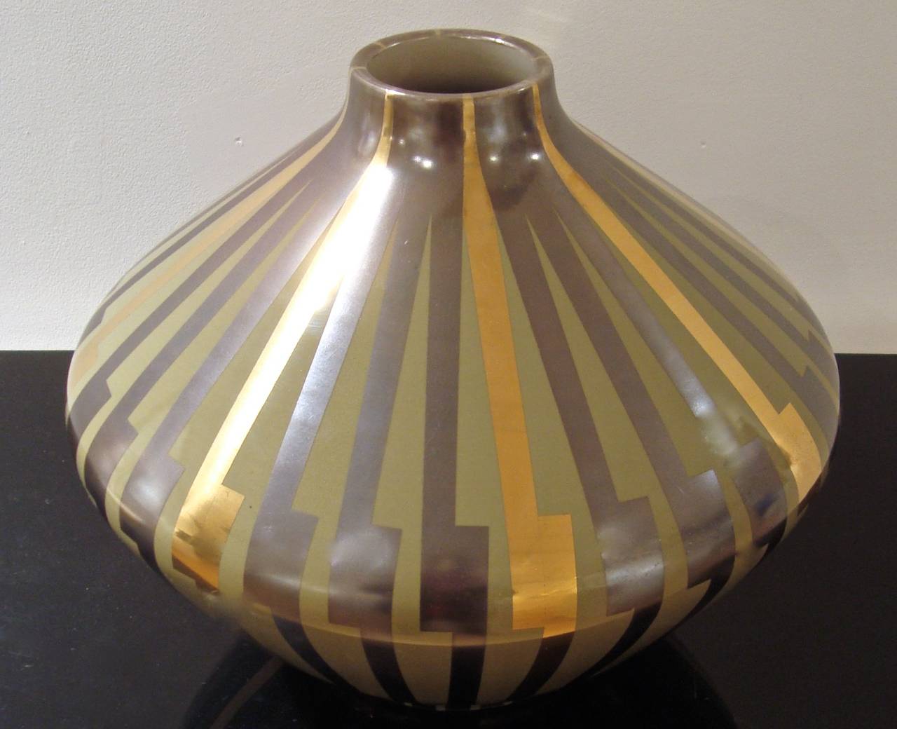 Large 1950s Modernist Japanese Porcelain Vase In Excellent Condition In Washington, DC