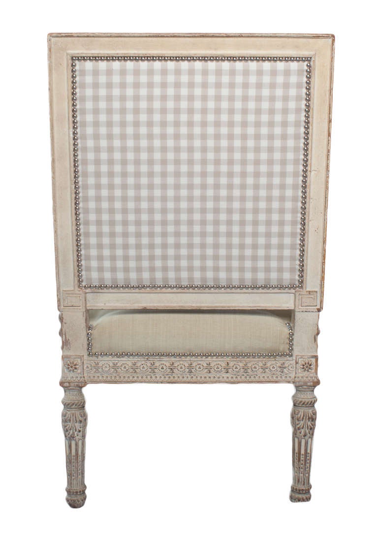 Paar ungewöhnliche große Fauteuils mit quadratischer Rückenlehne im Louis-XVI.-Stil (Französisch) im Angebot