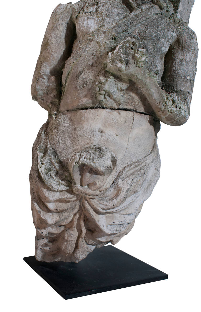 Français Sculpture de faune en pierre calcaire en vente