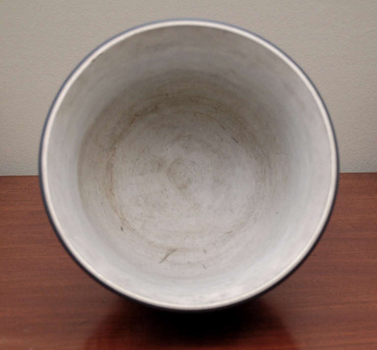 Wedgwood Jasperware Cache Pot In Excellent Condition In Alexandria, VA