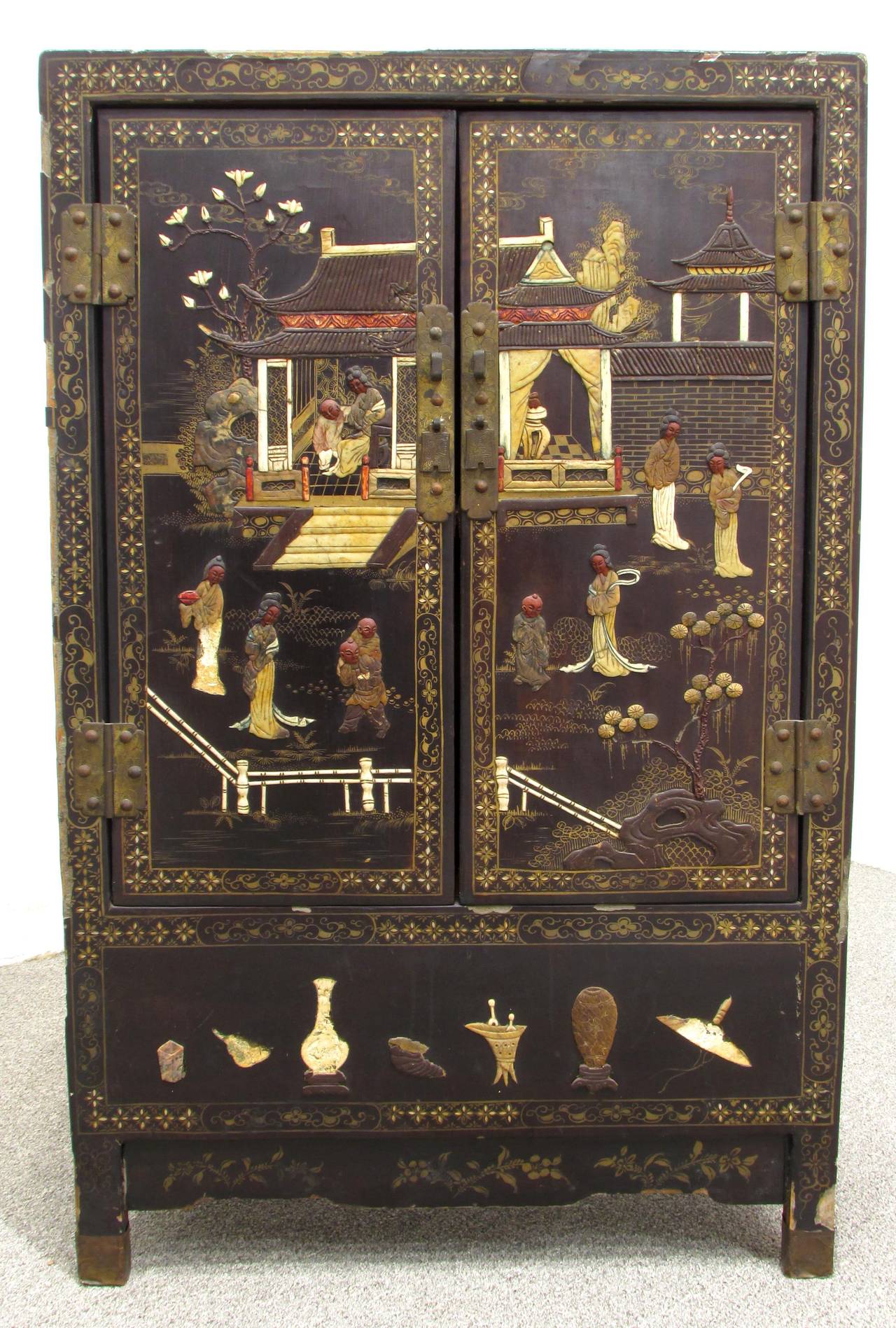 Chinese Export Pair of Chinese Hardstone Inlaid Lacquered Cabinets For Sale