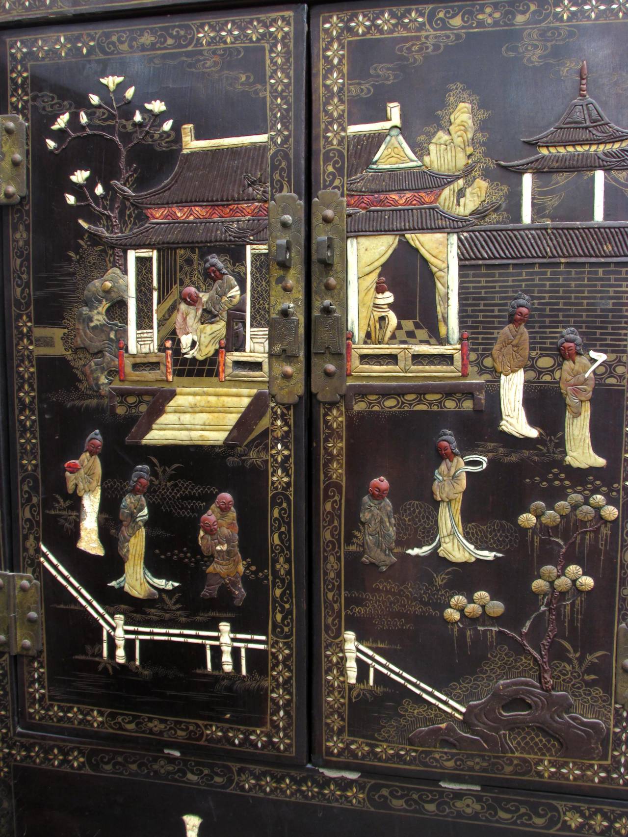 19th Century Pair of Chinese Hardstone Inlaid Lacquered Cabinets For Sale