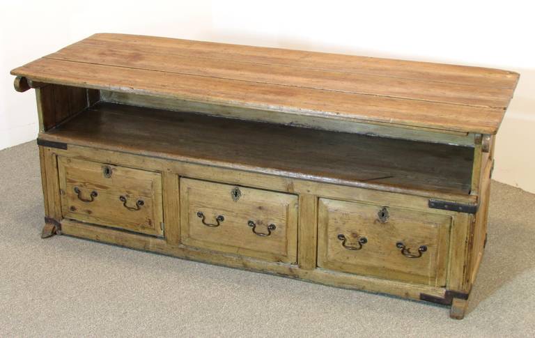 Irish Country Pine Metamorphic Table or Bench In Good Condition In High Point, NC