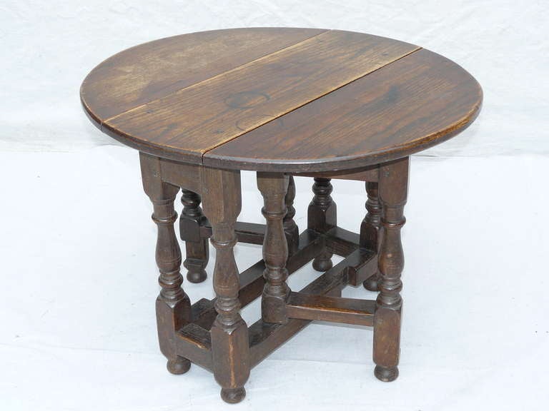 Elliptical top, solid oak top & turned legs, finely crafted pegged construction. A great size for small spaces, at 19
