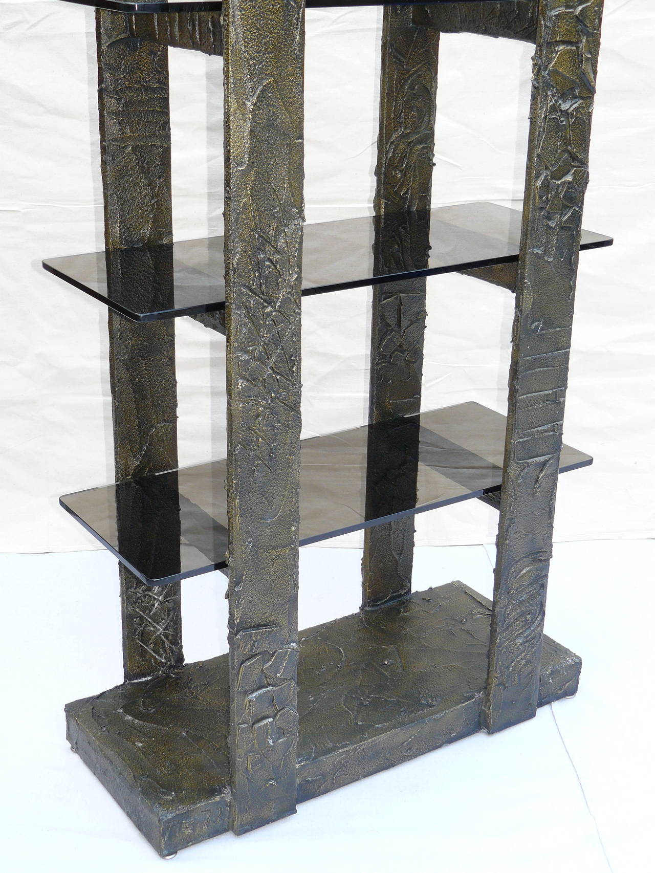 1972 signed Paul Evans for Directional Brutalist sculpted bronze shelving unit.

Paul Evans bronze resin with bronze glass, produced exclusively for the Directional 