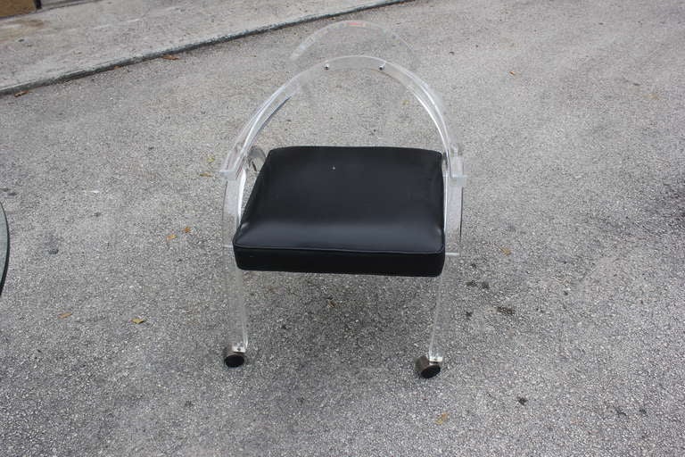Mid Century Modern Lucite Table and 4 Lucite Chairs Set 1