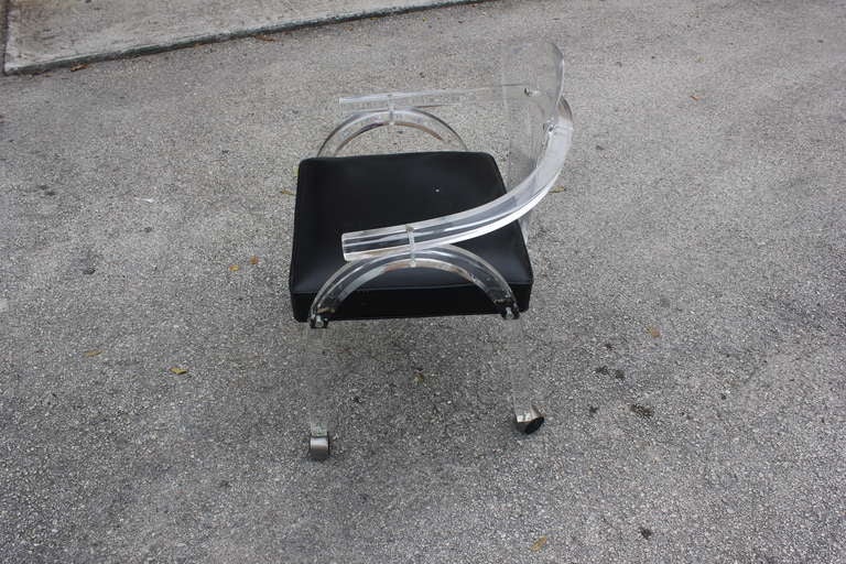 Mid Century Modern Lucite Table and 4 Lucite Chairs Set 2