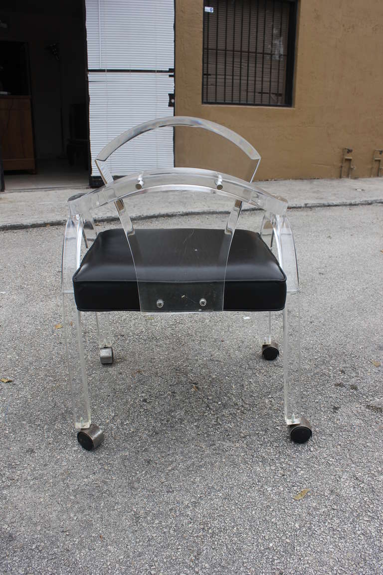Mid Century Modern Lucite Table and 4 Lucite Chairs Set 3