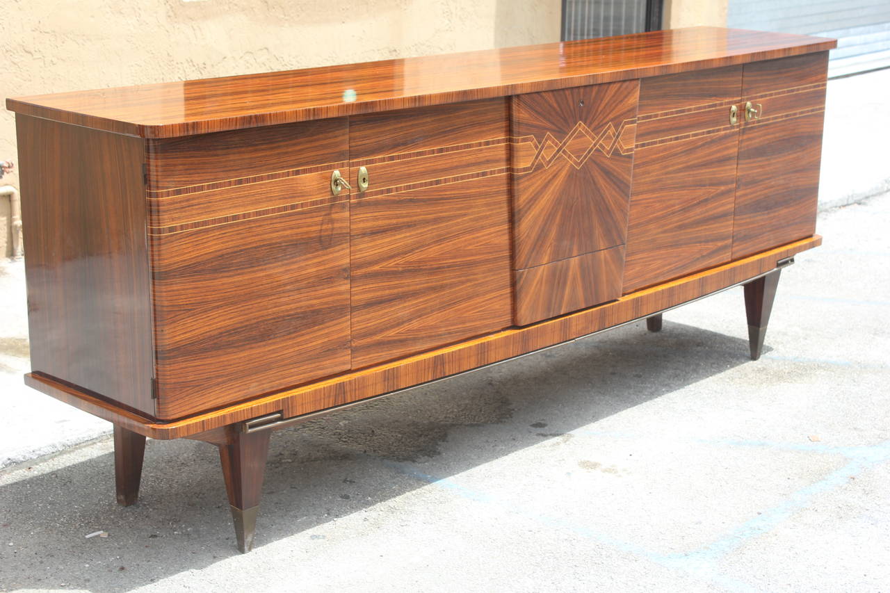 French Art Deco or Art Moderne Exotic Macassar Ebony Buffet, circa 1940s In Excellent Condition In Hialeah, FL