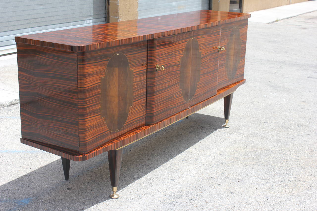 French Art Deco Exotic Macassar Ebony Buffet or Sideboard, circa 1940s In Excellent Condition In Hialeah, FL