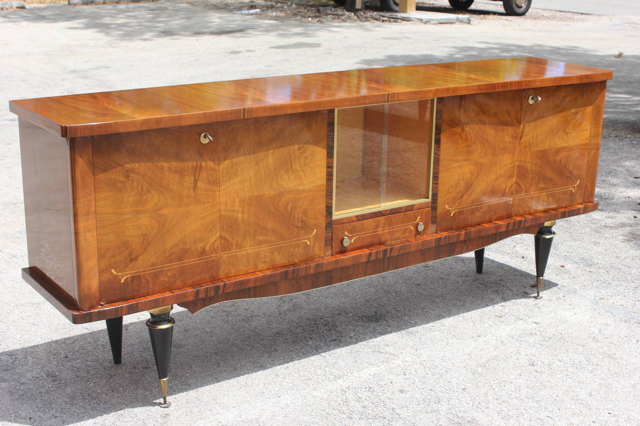 French Art Deco or Art Moderne Exotic Walnut Buffet, circa 1940s In Excellent Condition In Hialeah, FL