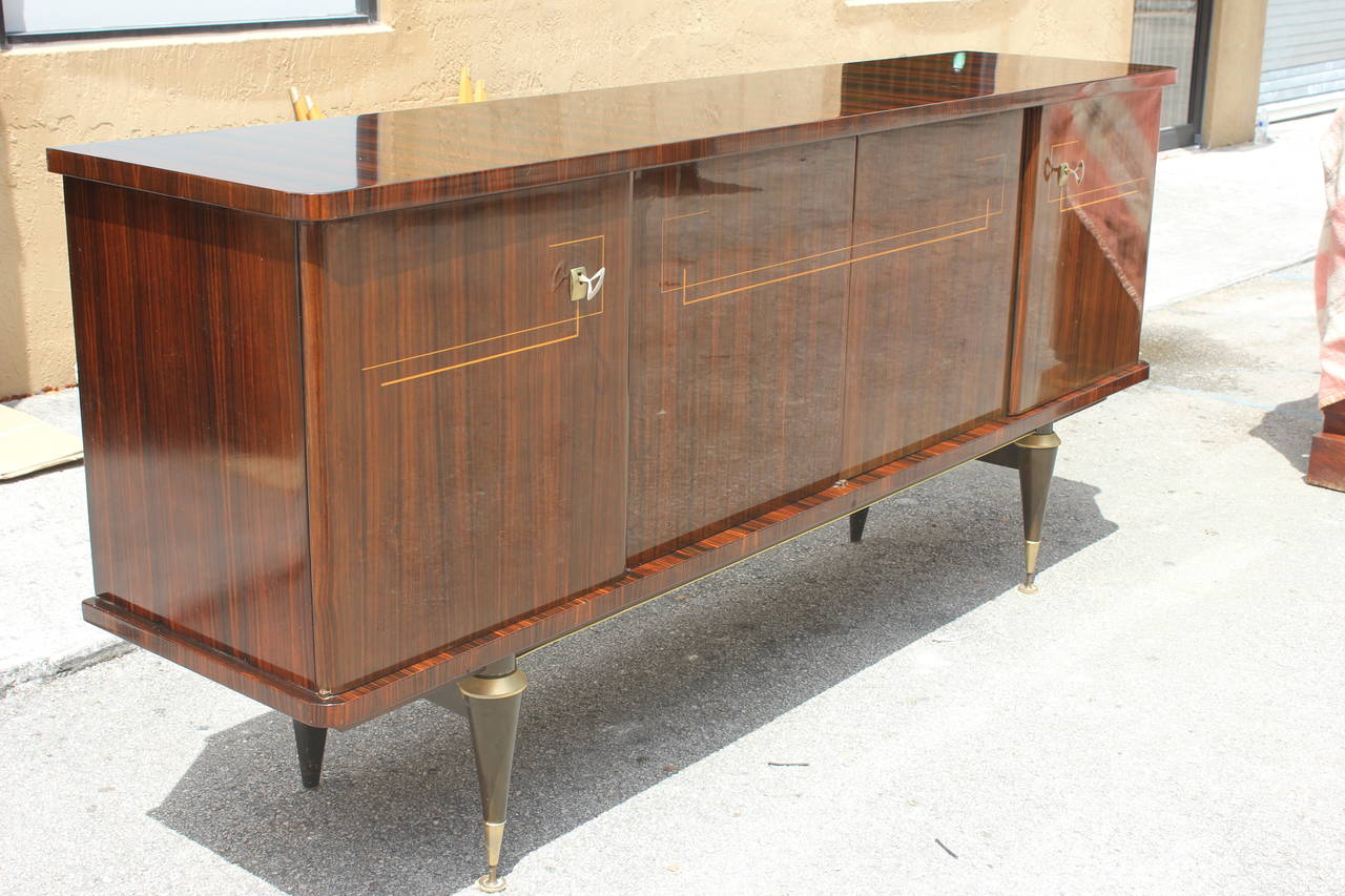 French Art Deco or Art Moderne Exotic Macassar Ebony Buffet, circa 1940s In Excellent Condition In Hialeah, FL