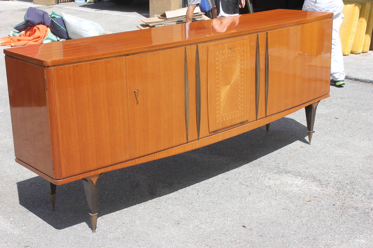 French Art Deco Sideboard / Buffet Grand Scale Flame Mahogany, circa 1940. In Excellent Condition In Hialeah, FL
